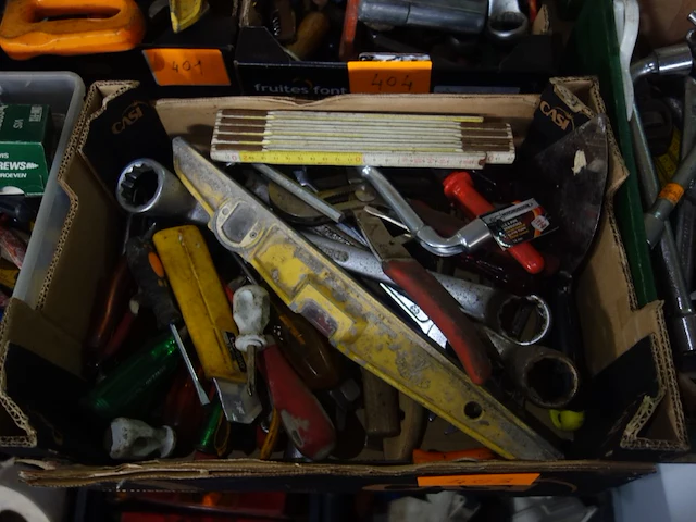 Bak met materiaal - afbeelding 1 van  1