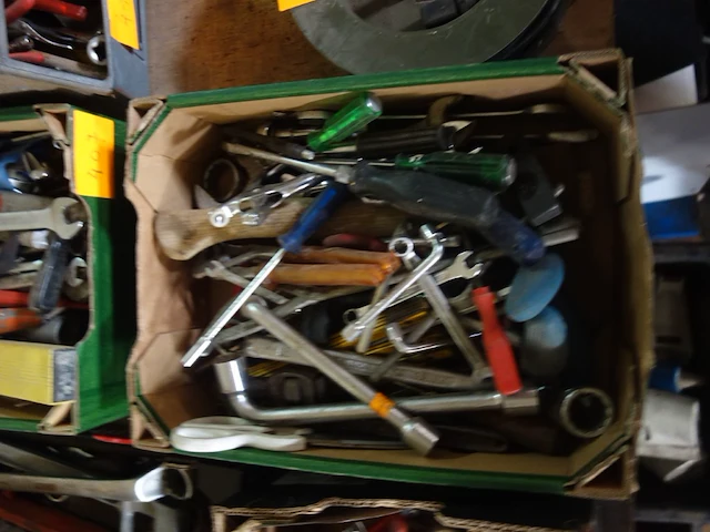 Bak met materiaal - afbeelding 1 van  1