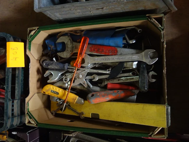 Bak met materiaal - afbeelding 1 van  1