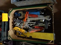 Bak met materiaal - afbeelding 1 van  1