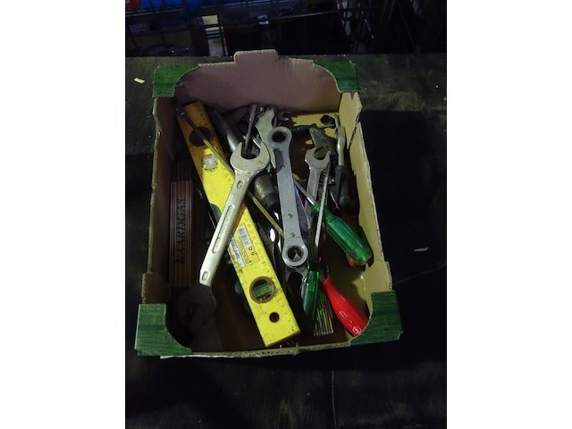 Bak met materiaal - afbeelding 1 van  1