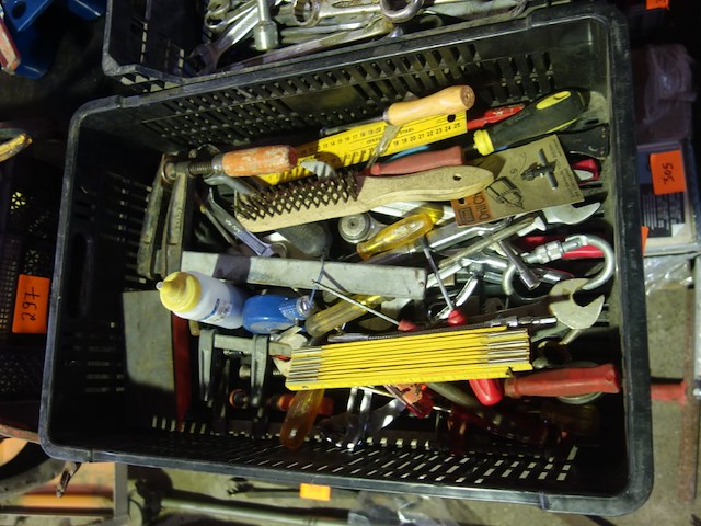 Bak met materiaal - afbeelding 1 van  1