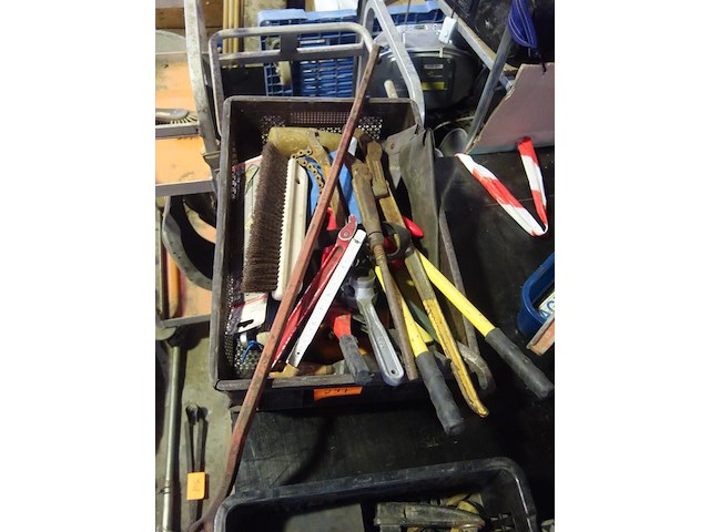 Bak met materiaal - afbeelding 1 van  1