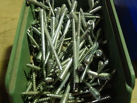 Bak met montageschroeven voor buizen - afbeelding 1 van  1