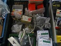 Bak met nagels en vijzen - afbeelding 1 van  1