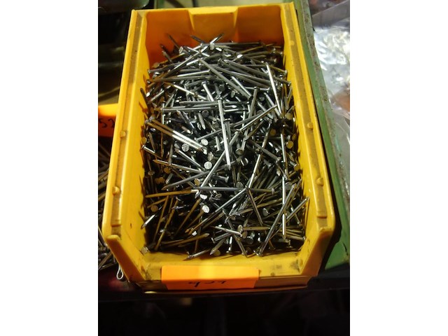 Bak met nagels - afbeelding 1 van  1