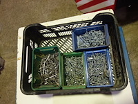 Bak met vijzen en nagels - afbeelding 1 van  1