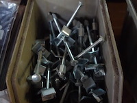 Bak met werkbladverbinders - afbeelding 1 van  1