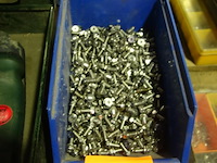 Bak met zeskantflensbouten met kruiskop - afbeelding 1 van  1