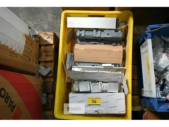 Bak met zware deurpompen - afbeelding 1 van  2