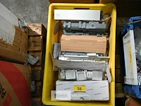 Bak met zware deurpompen - afbeelding 1 van  2