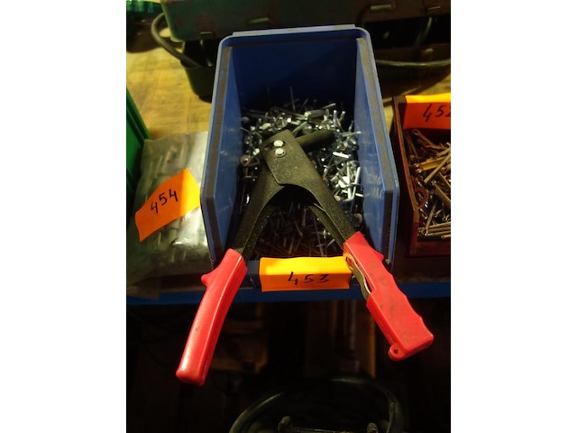 Bak popnagels en tang - afbeelding 1 van  2