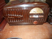 Bakeliet radio airline met schade - afbeelding 1 van  2