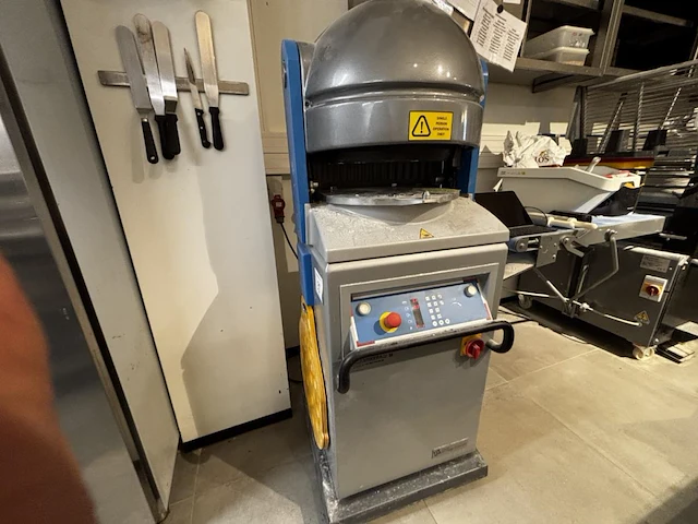 Bakery machinery daub dr robot - afbeelding 1 van  5