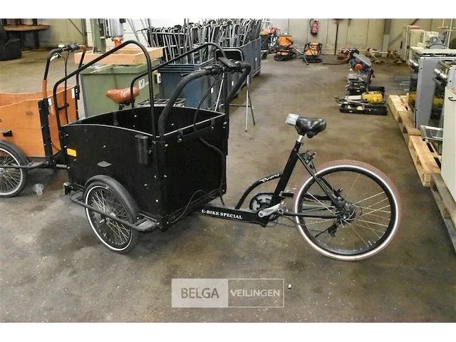 Bakfiets troy (batterijhouder + batterij verwijderd) - afbeelding 1 van  4