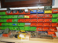 Bakje met div schroeven - afbeelding 1 van  5