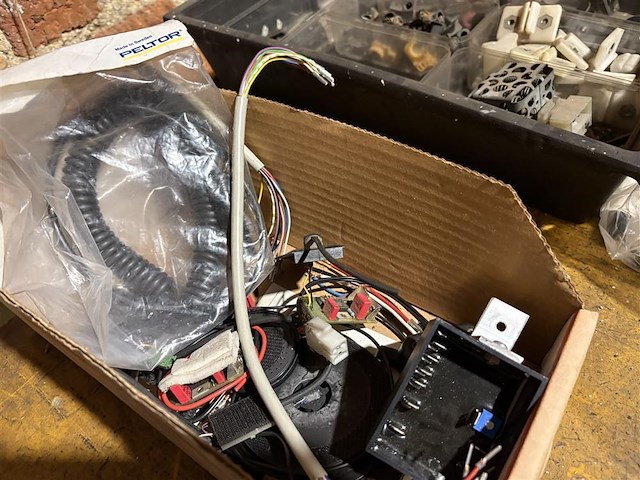 Bakje met inhoud - afbeelding 1 van  2