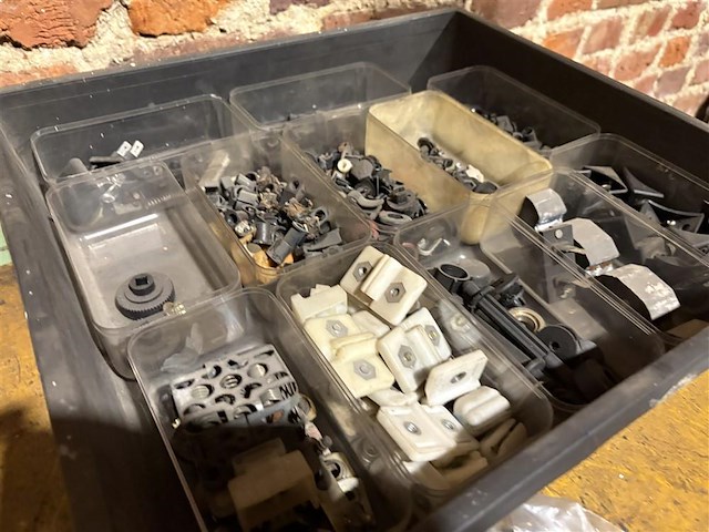 Bakje met inhoud - afbeelding 1 van  4