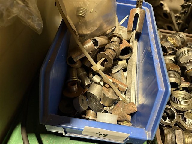 Bakje met inhoud - afbeelding 1 van  2