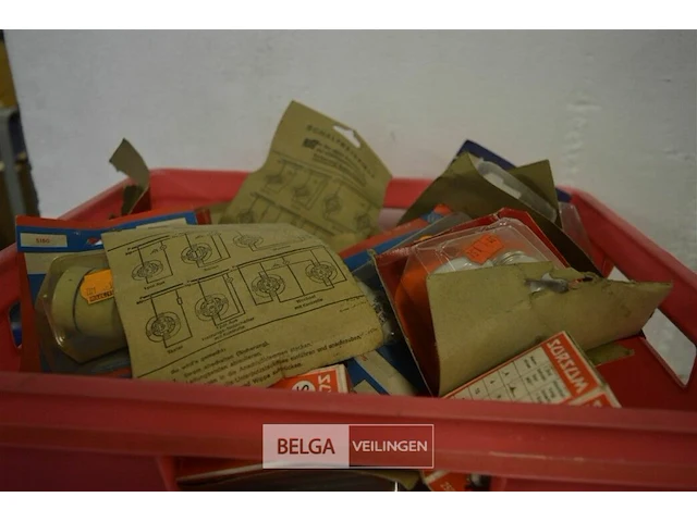 Bakje met retro zekeringen - afbeelding 2 van  4