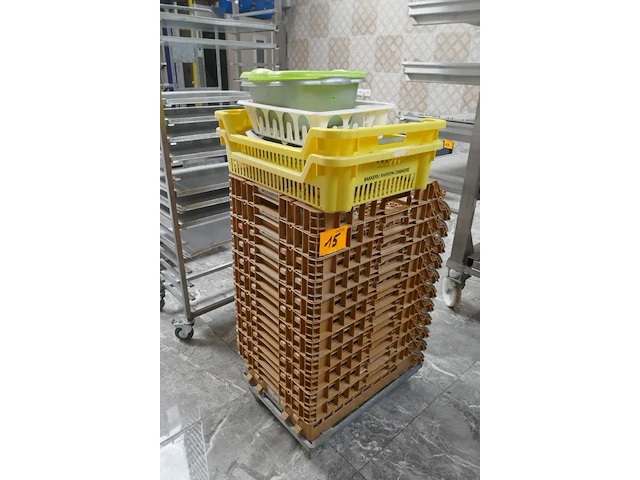 Bakkenwagen + plastieken broodbakken - afbeelding 1 van  3