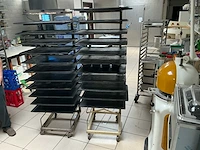 Bakkerij rolwagens met bakplaten - afbeelding 1 van  4