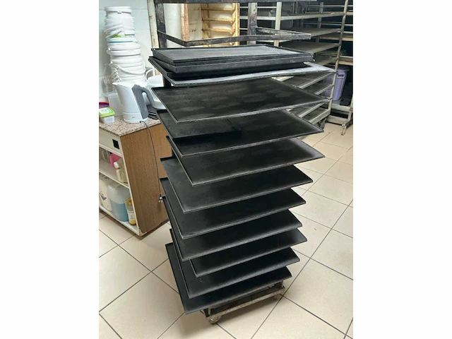Bakkerij rolwagens met bakplaten - afbeelding 2 van  4