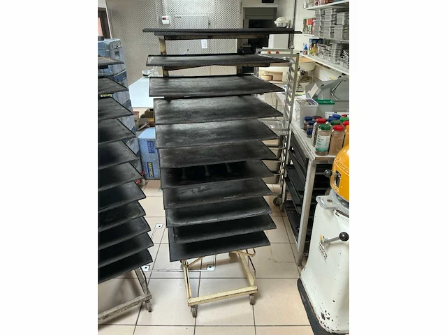 Bakkerij rolwagens met bakplaten - afbeelding 3 van  4