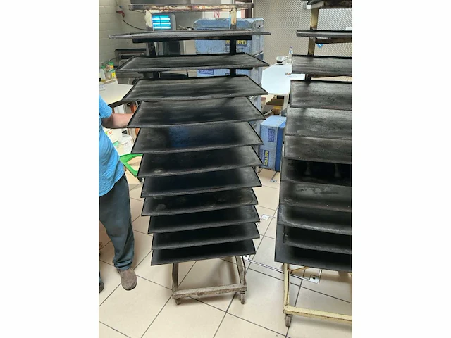 Bakkerij rolwagens met bakplaten - afbeelding 4 van  4