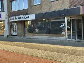 Bakkerijmachines, winkelinrichting en huisraad