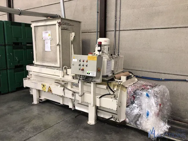 Bale press kampwerth umwelttechnik - afbeelding 1 van  11