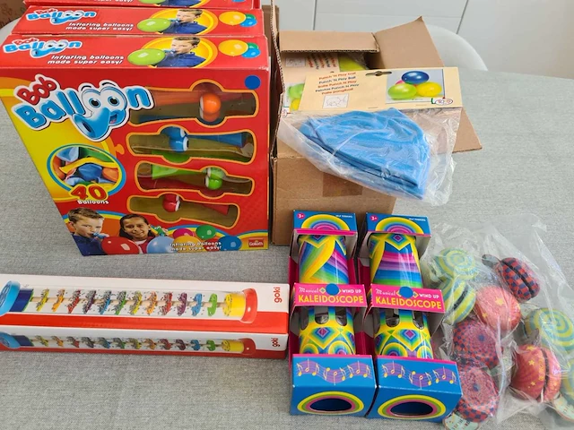 Ballonnen blazen - caleidoscoop - grote ballen - regenstaaf - jojo's - afbeelding 1 van  6