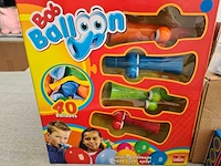 Ballonnen blazen - caleidoscoop - grote ballen - regenstaaf - jojo's - afbeelding 2 van  6