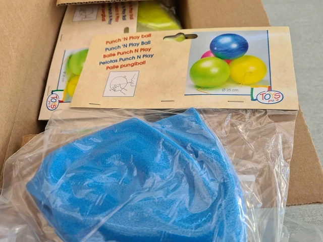 Ballonnen blazen - caleidoscoop - grote ballen - regenstaaf - jojo's - afbeelding 3 van  6