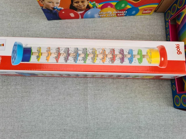 Ballonnen blazen - caleidoscoop - grote ballen - regenstaaf - jojo's - afbeelding 6 van  6