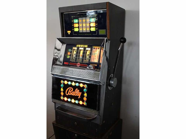 Bally - 1969 - 3 coins - slotmachine - afbeelding 3 van  6