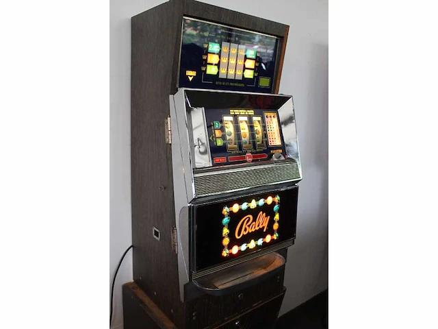 Bally - 1969 - 3 coins - slotmachine - afbeelding 4 van  6