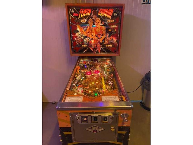 Bally - flash gordon - flipperkast - afbeelding 2 van  7