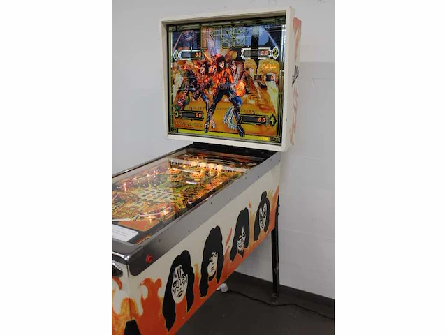 Bally - kiss - flipperkast - afbeelding 4 van  7