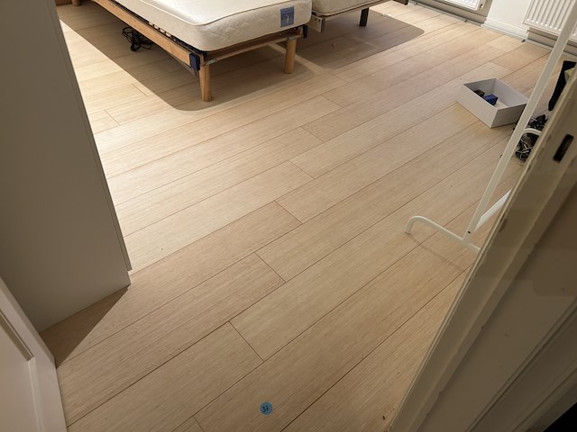 Bamboe parket 2de verdieping (+/- 14m2) - afbeelding 1 van  5