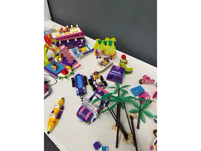 Banbao - doos bouwblokken - compatibel met lego - thema trendy beach - mix artikelnummers - afbeelding 3 van  9