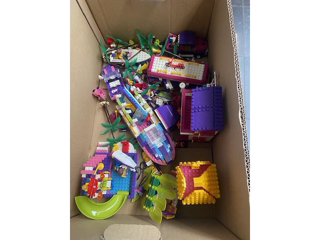 Banbao - doos bouwblokken - compatibel met lego - thema trendy beach - mix artikelnummers - afbeelding 4 van  9