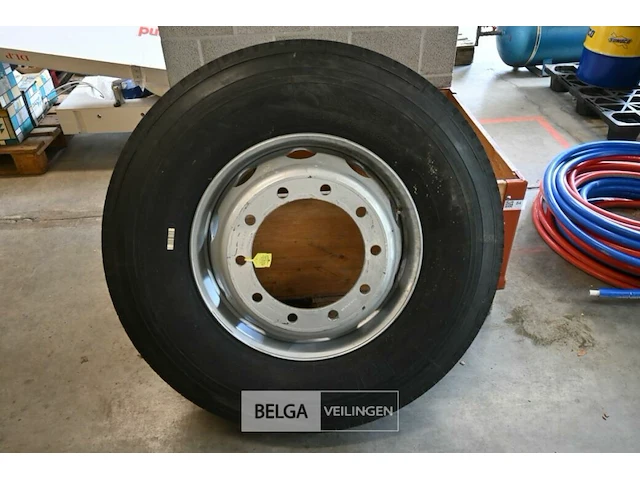 Band - merk : michelin - band op ganten - 10 gaten - afbeelding 2 van  4