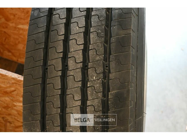Band - merk : michelin - band op ganten - 10 gaten - afbeelding 3 van  4