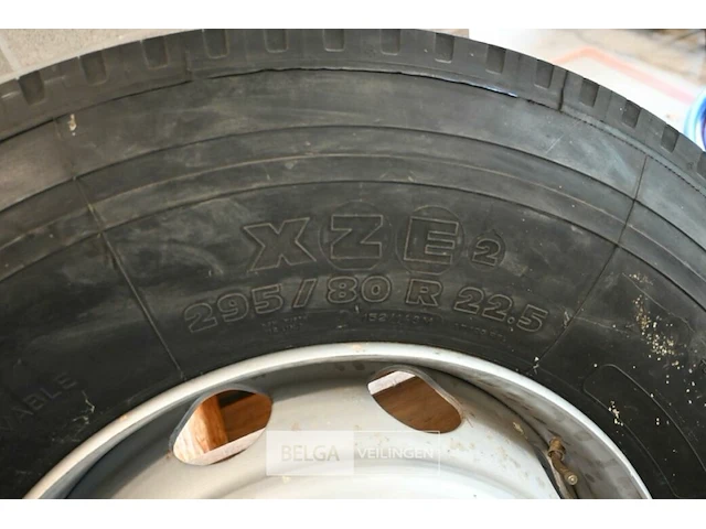Band - merk : michelin - band op ganten - 10 gaten - afbeelding 4 van  4