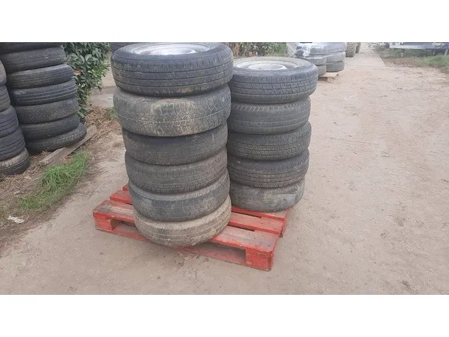 Banden 165r13c 96/94n 17 stuks - afbeelding 1 van  1