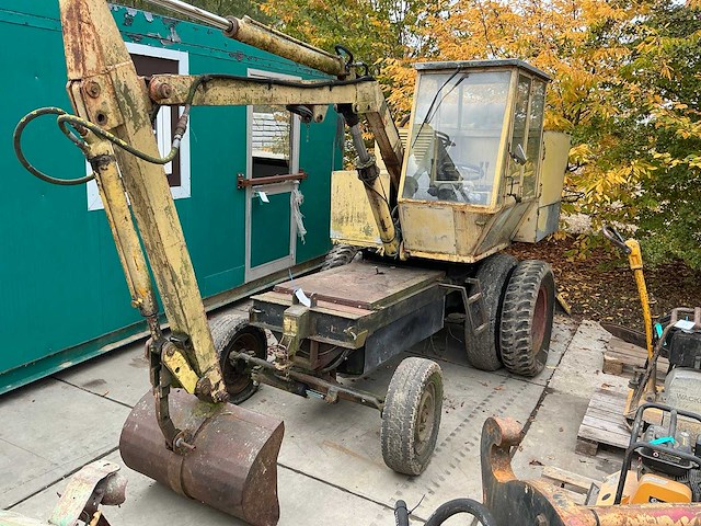 Banden graafmachine - afbeelding 1 van  11