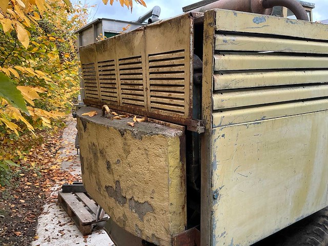 Banden graafmachine - afbeelding 10 van  11