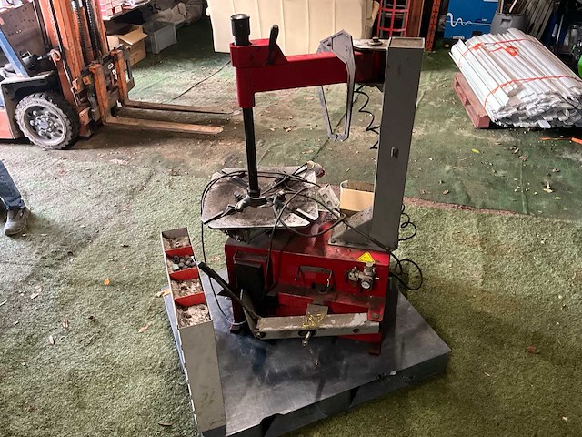 Banden montage en demontage wisselaarmachine - afbeelding 8 van  14