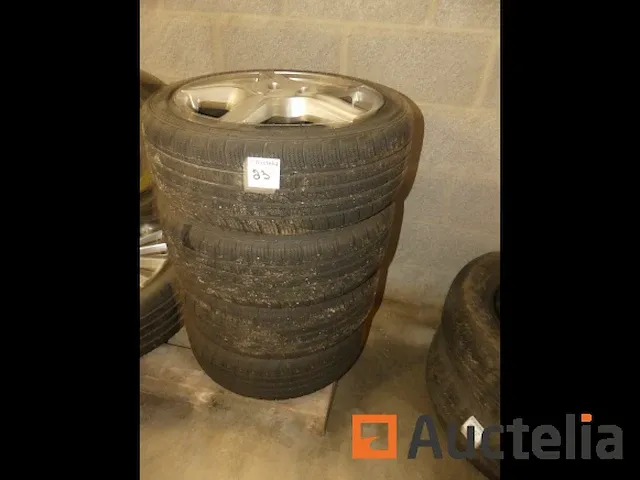Banden op aluminium velgen - afbeelding 1 van  3
